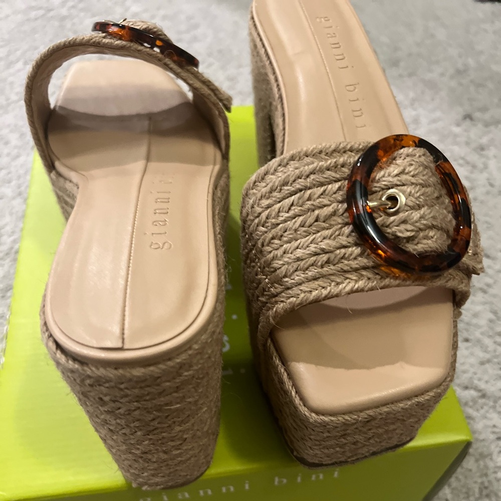 Sandals - Picture 2 of 4